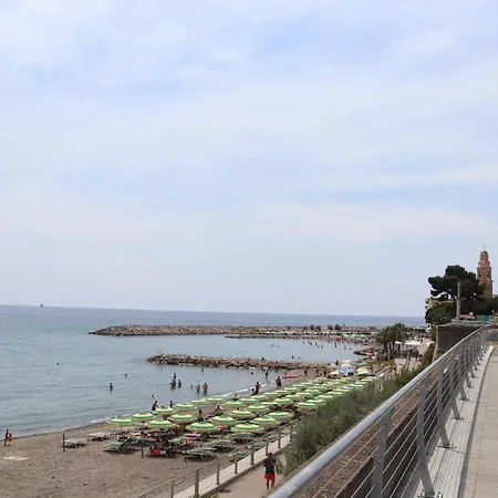 公寓 Kadevi -parcheggio Privato Gratuito, Biciclette- *