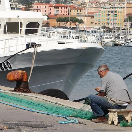 Kadevi -centralissimo, Parcheggio Gratuito A 200m , Bici Disponibili Apartamento *